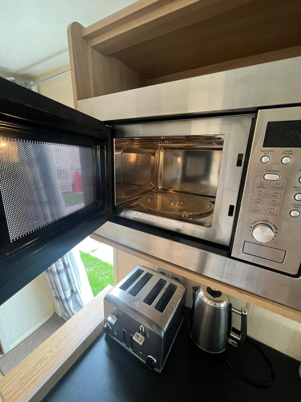 3 Bedroom Caravan, Sleeps 8 Lyons Lido Beach Prestatyn Luaran gambar